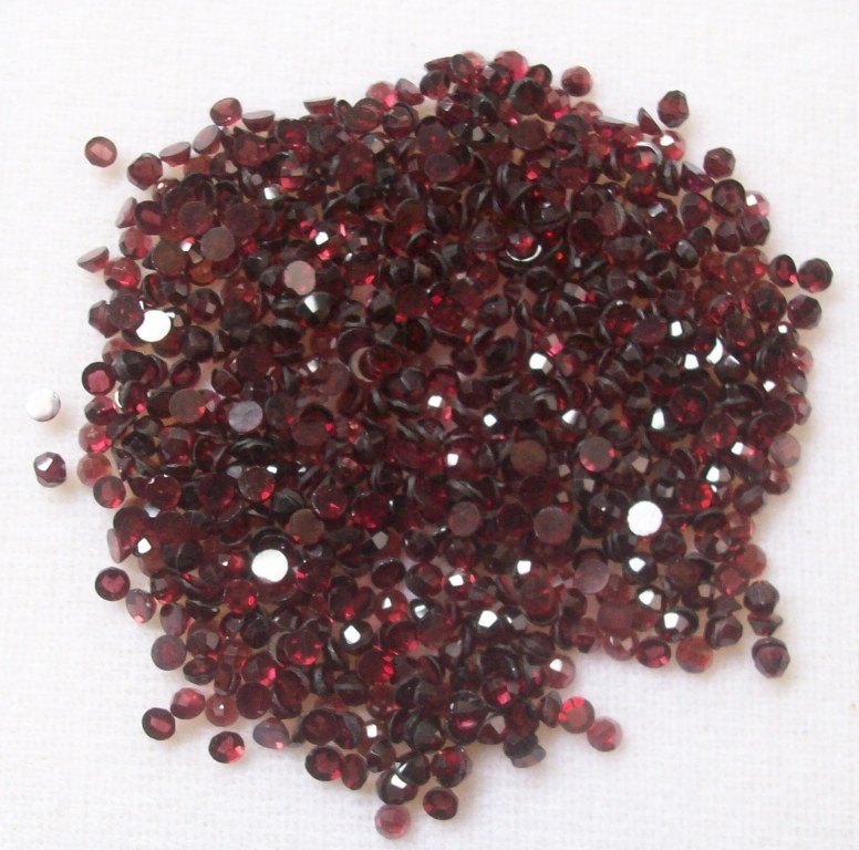25 AAA Red Garnet Gemstones: 3mm Rose Cut Round