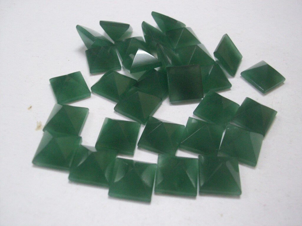 Aventurine Pyramid Cabochon: AAA Green Gemstone, 10mm