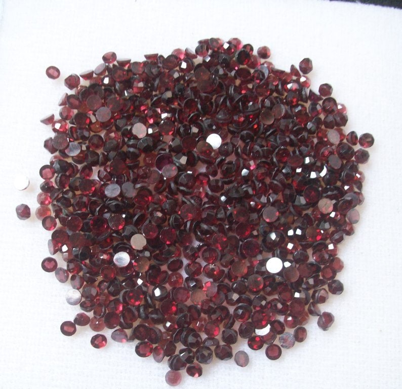 25 AAA Red Garnet Gemstones: 3mm Rose Cut Round