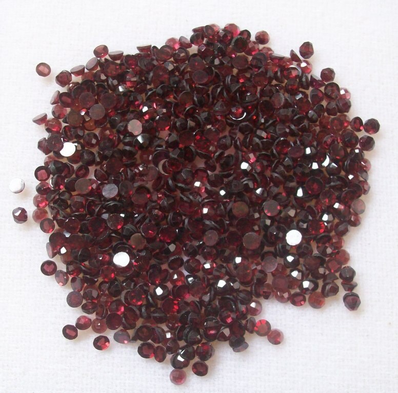 25 AAA Red Garnet Gemstones: 3mm Rose Cut Round