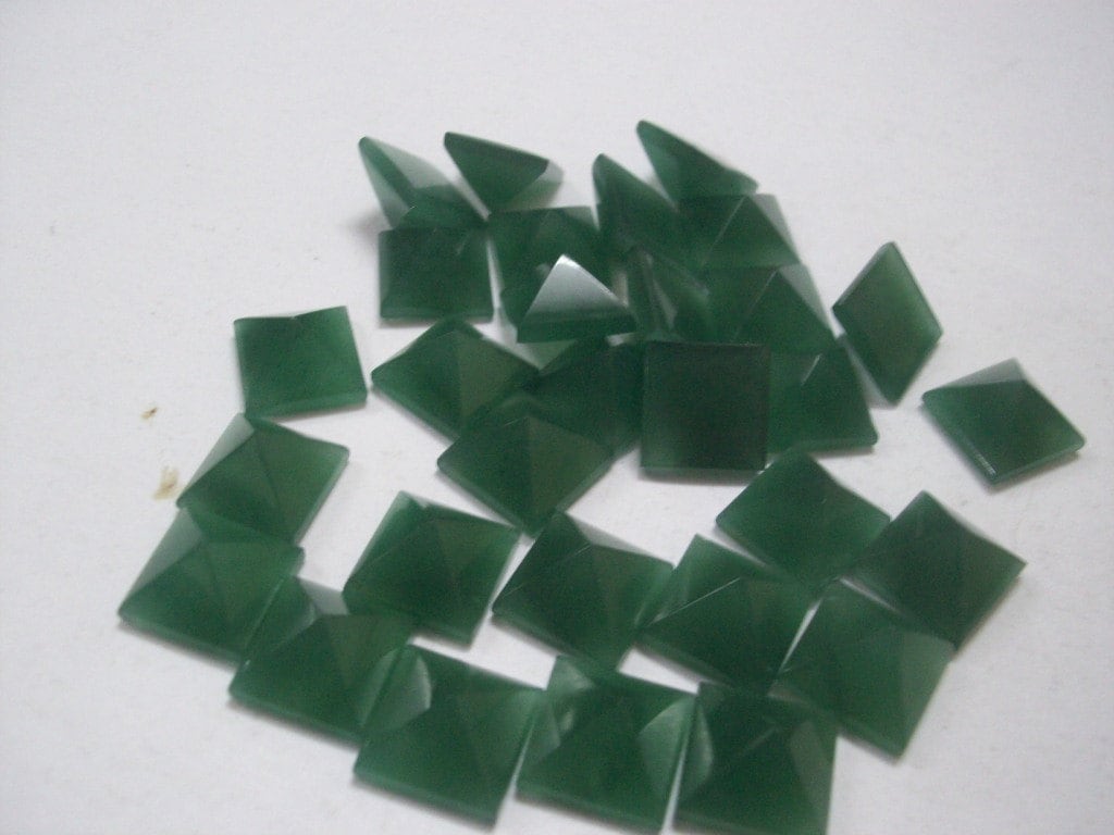 Aventurine Pyramid Cabochon: AAA Green Gemstone, 10mm