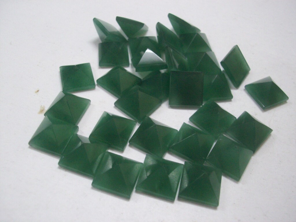 Aventurine Pyramid Cabochon: AAA Green Gemstone, 10mm