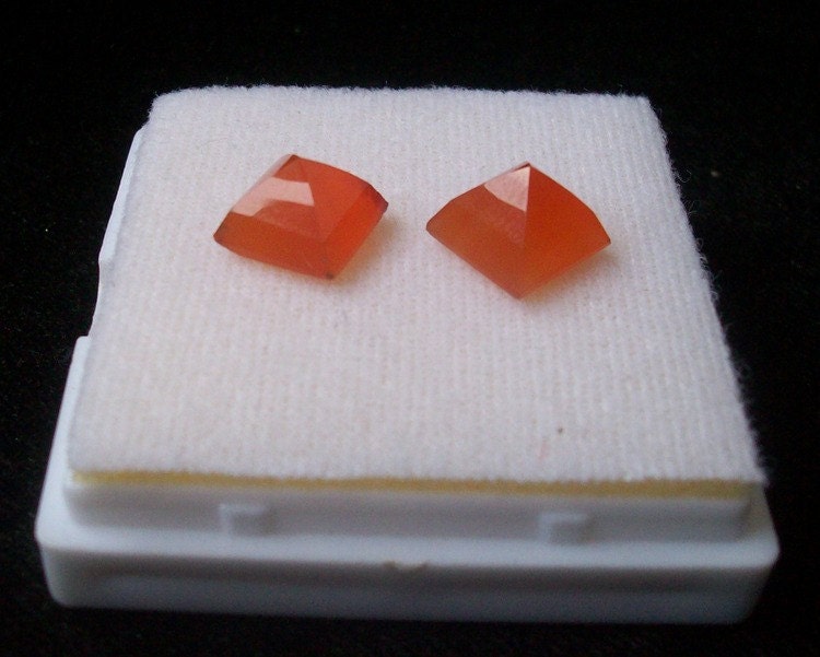 10mm AAA Carnelian Gemstone: Square Pyramid Faceted Cabochon