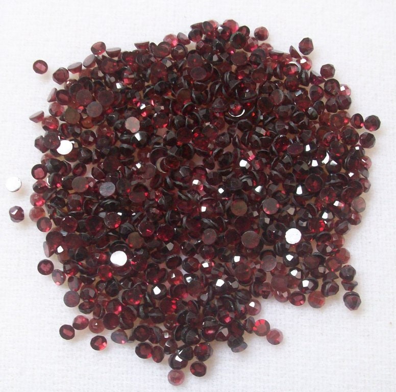 25 AAA Red Garnet Gemstones: 3mm Rose Cut Round